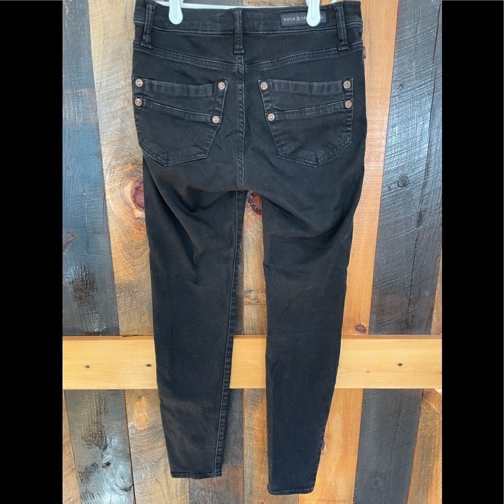 Rock & Republic black skinny 5 pocket style jeans with grommet detail, size 8. - Picture 2 of 5